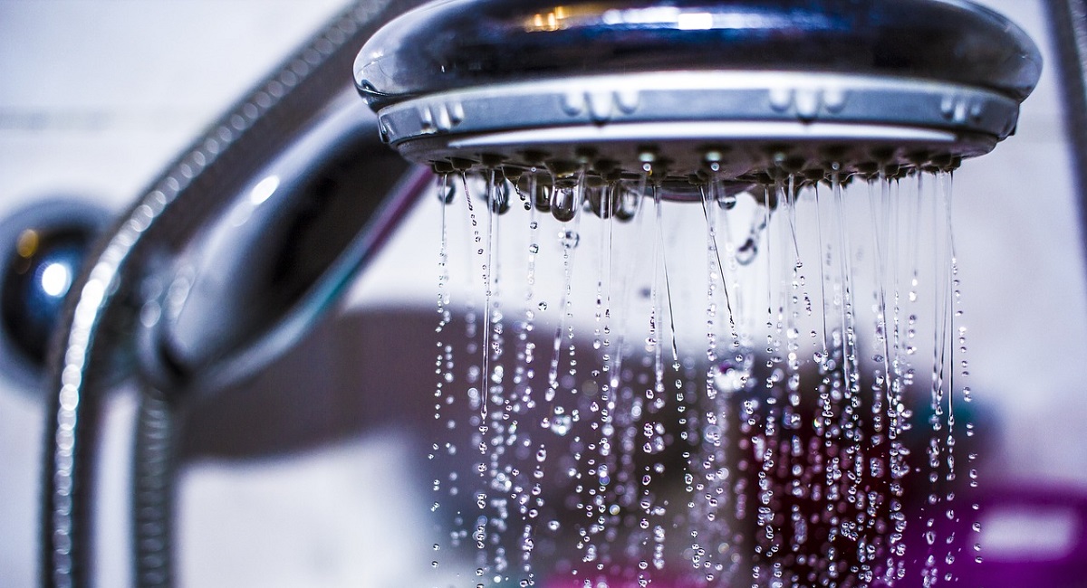 Come pulire il doccino: trucchi per evitare che si riformi il calcare