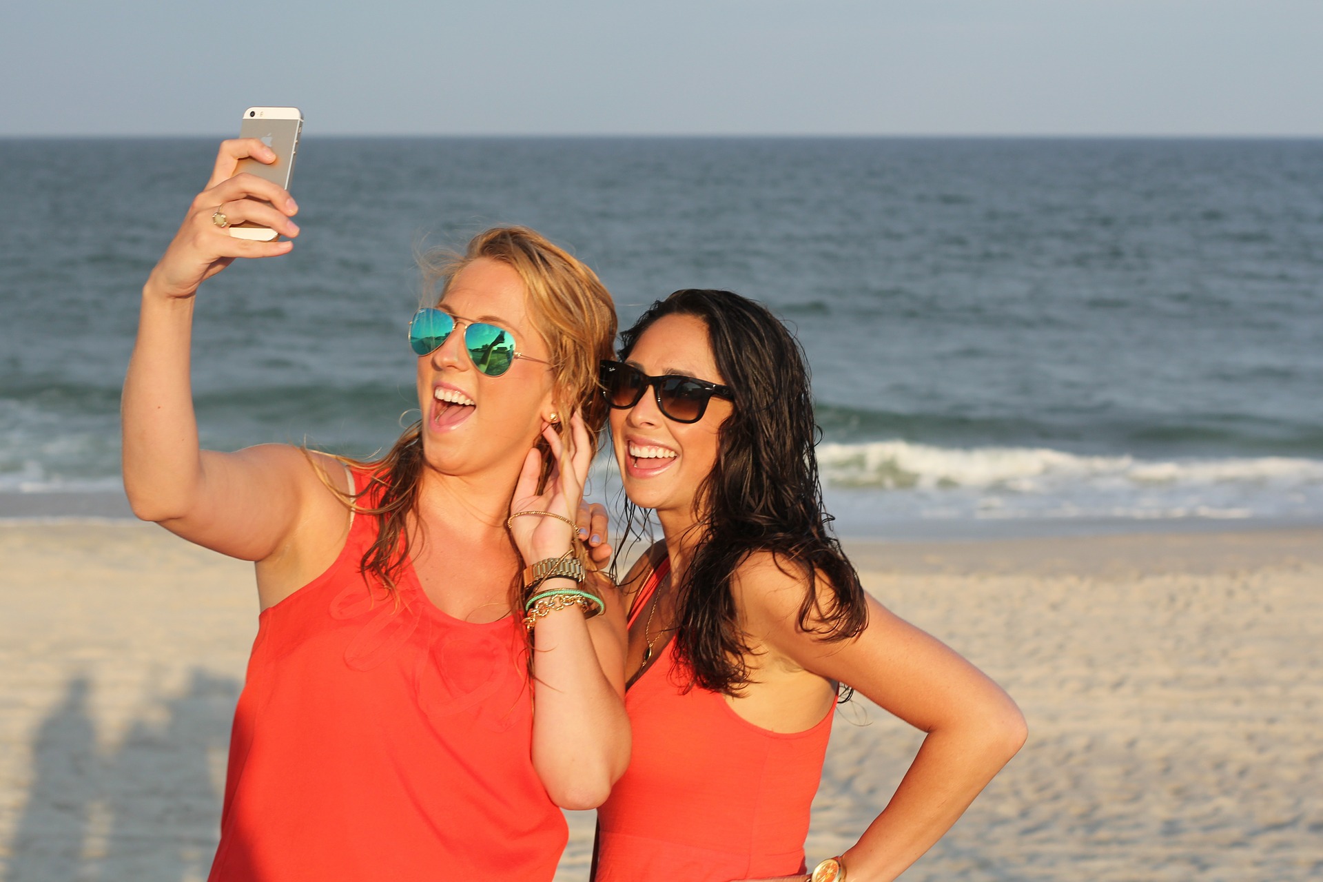 Selfie, perché è meglio non farsene troppi: a rimetterci è la salute