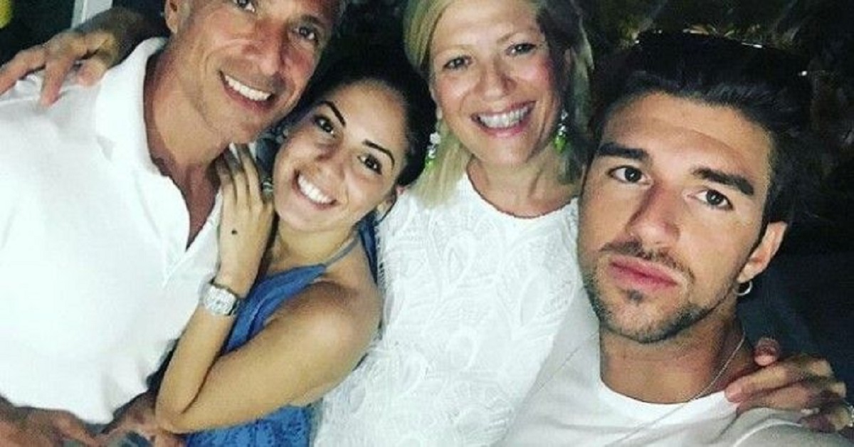 Giulia De Lellis e la foto su Instagram dell'abito bianco