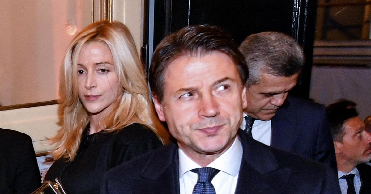 Giuseppe Conte e Olivia Paladino: niente abbracci in pubblico