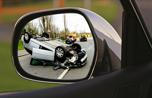 Incidente tra due auto