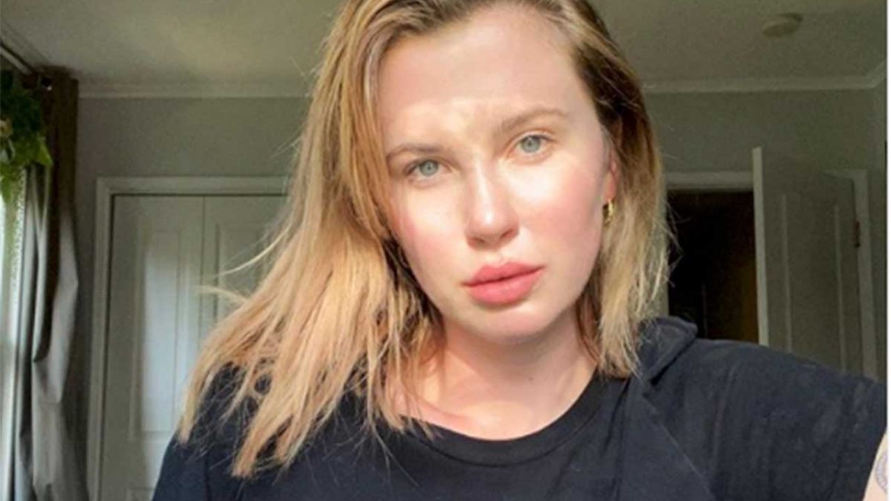 Ireland Baldwin aggredita