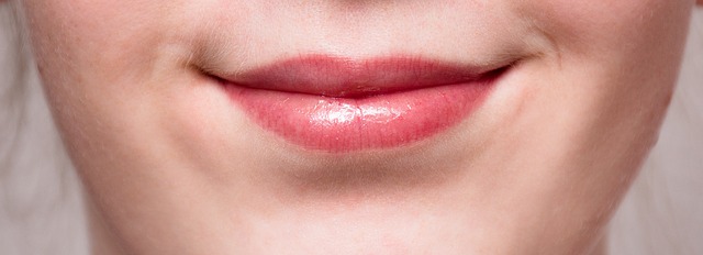 Labbra truccate con il lucidallabbra