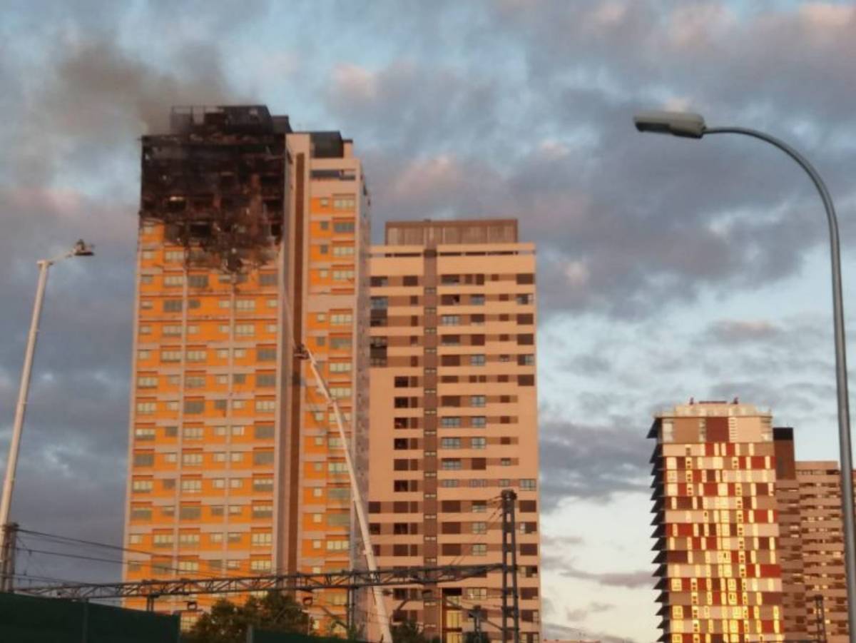 domato l'incendio nel grattacielo