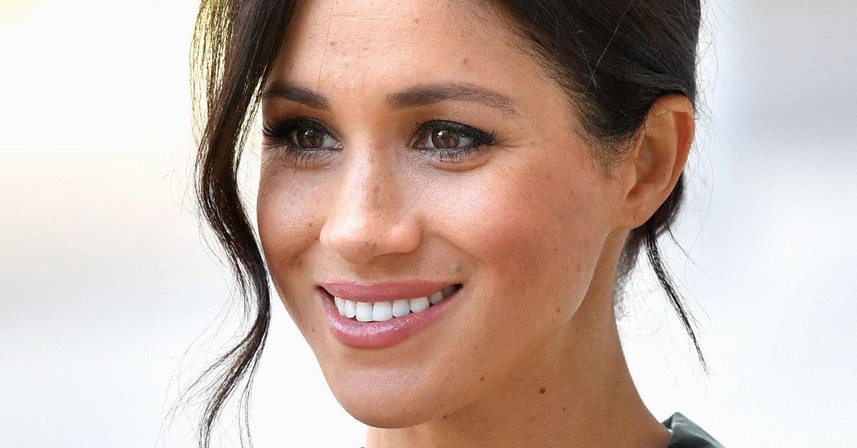 Meghan Markle, lo smalto indossato nel giorno delle nozze diventa iconico