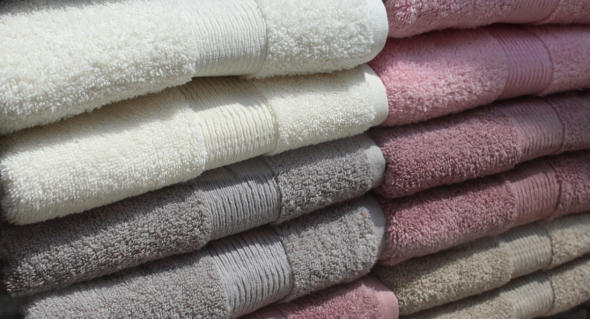 Come pulire gli asciugamani: i trucchi per renderli morbidissimi