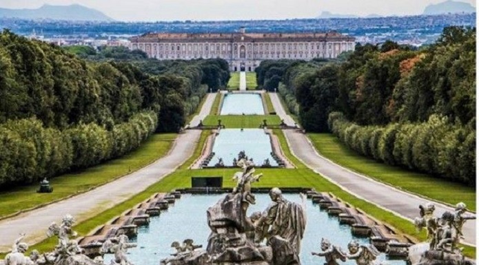 Stop alle carrozze nella Reggia di Caserta