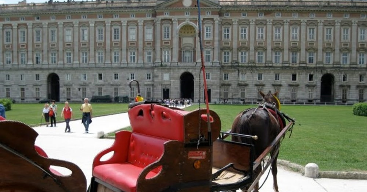 Stop alle carrozze nella Reggia di Caserta