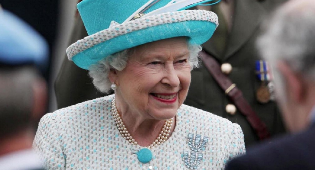 Regina Elisabetta, il codice segreto che usa per comunicare con i visitatori