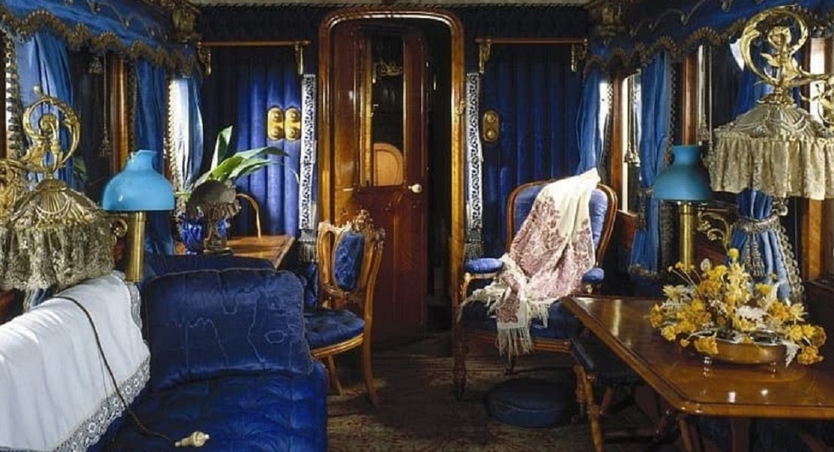 Regina Elisabetta: ecco com’è viaggiare sul suo esclusivo Royal Train