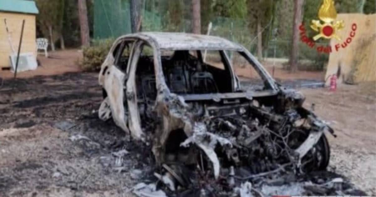 auto incendiata