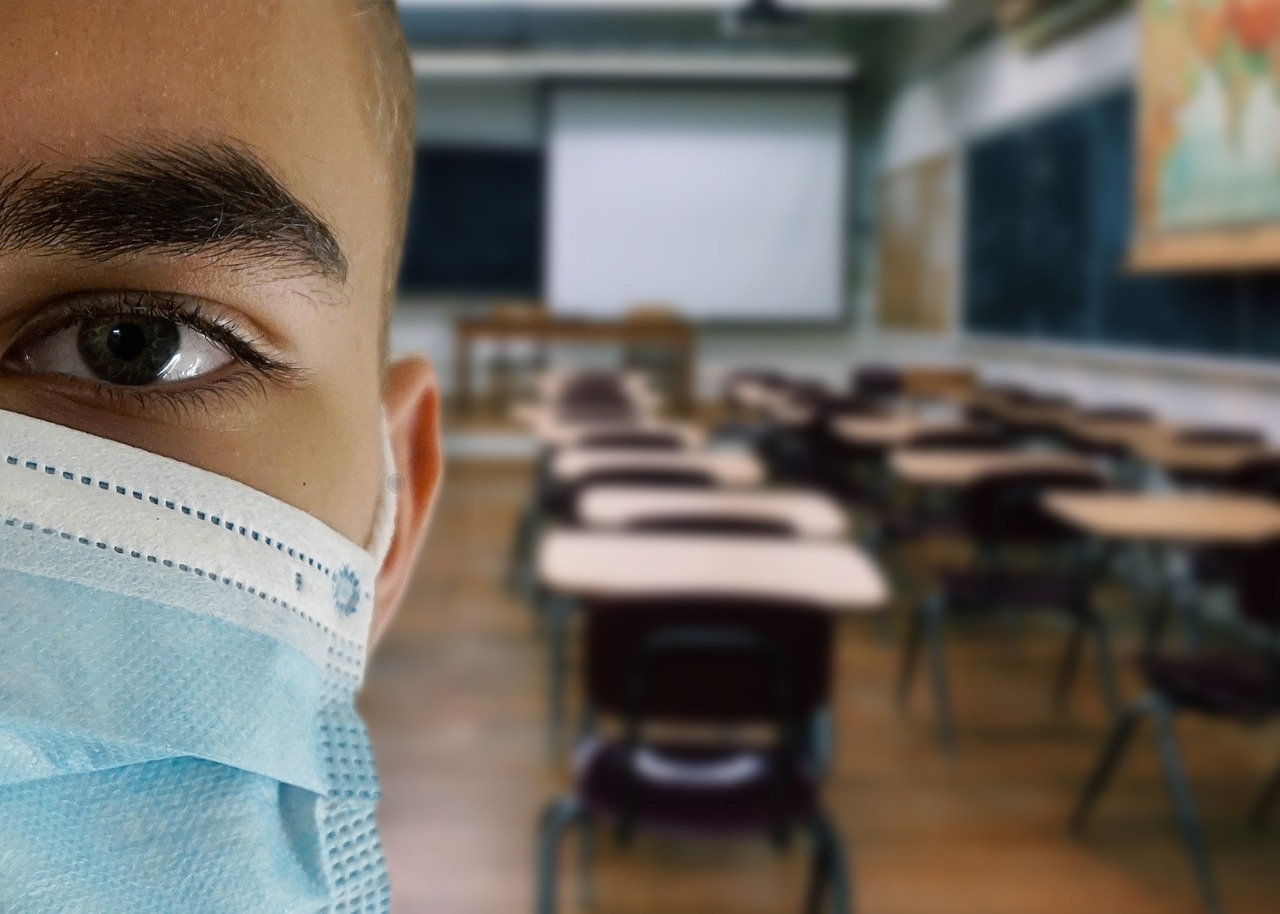 Temperatura a scuola, interviene Mario Balzanelli: “Non spetta ai genitori”