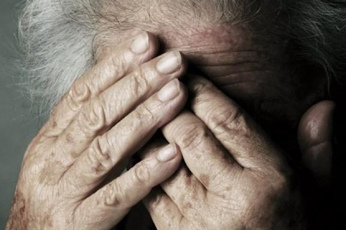 Anziano viveva in condizioni terribili: è stato adottato dai suoi vicini