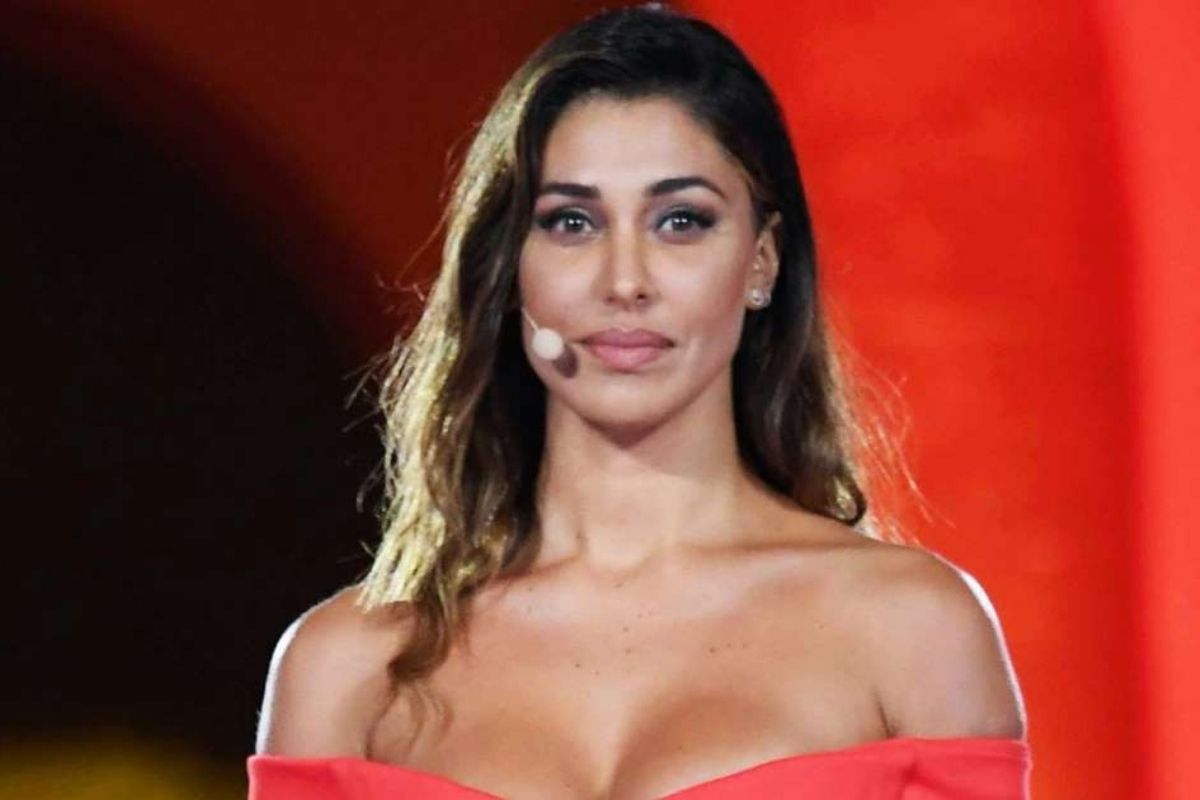Belen Rodriguez, violentissima lite con i paparazzi: volano parole grosse