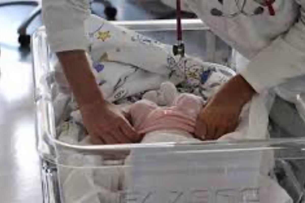 Pavia, bimba di 14 mesi ricoverata: tracce di marijuana nelle urine