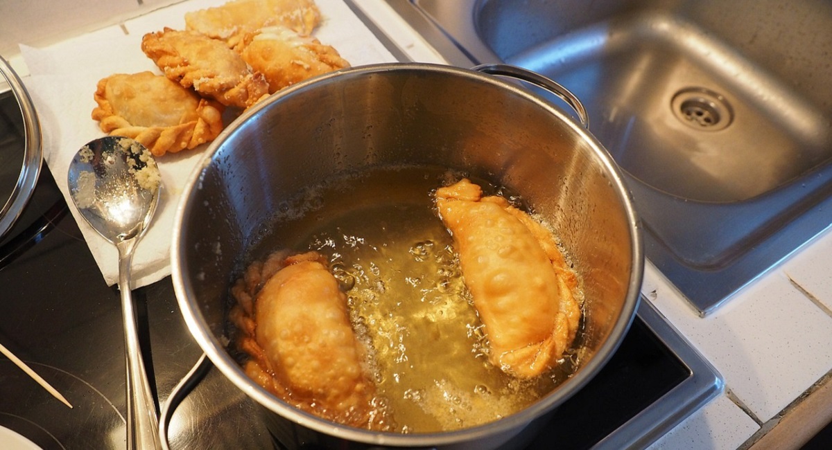 Come eliminare l’odore di fritto dalla cucina e dalle altre stanze in poche mosse