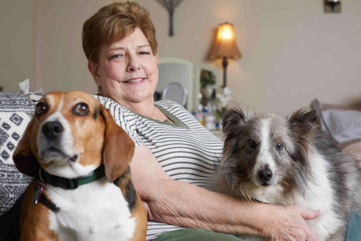 Il gesto del vicinato per Lynn Schutzman e i suoi 2 cani