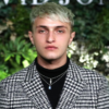 Anwar Hadid giacca a quadretti