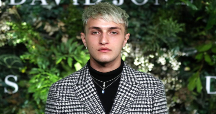Anwar Hadid giacca a quadretti