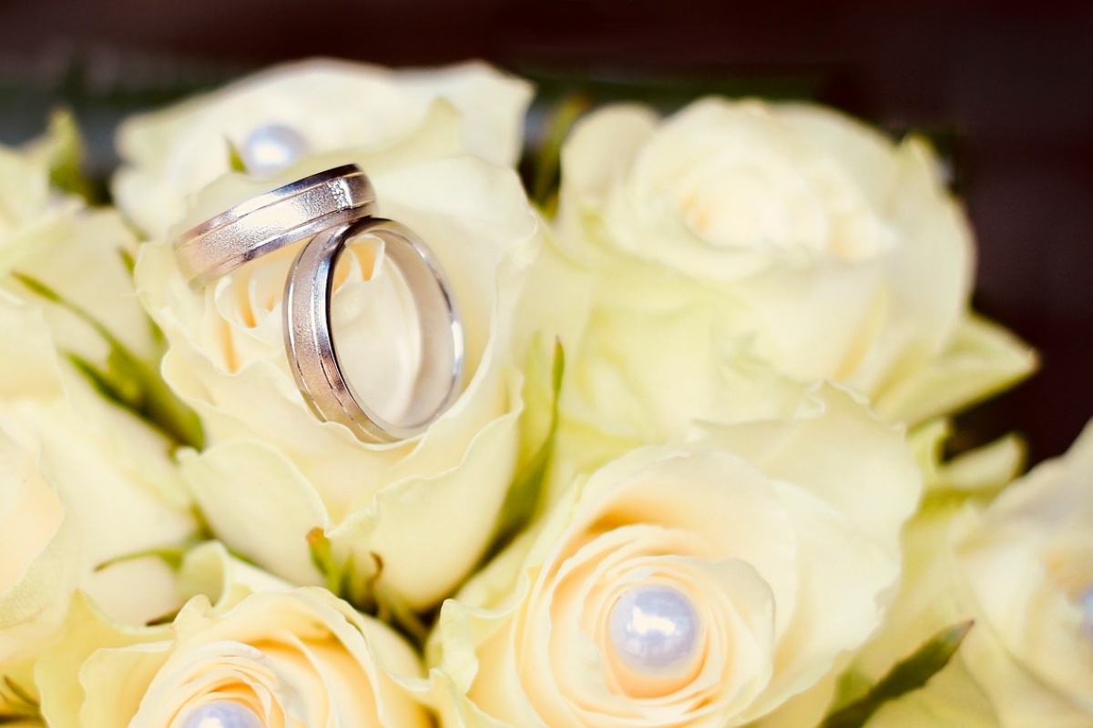 Matrimonio sfocia in rissa, sposo litiga con un parente della moglie