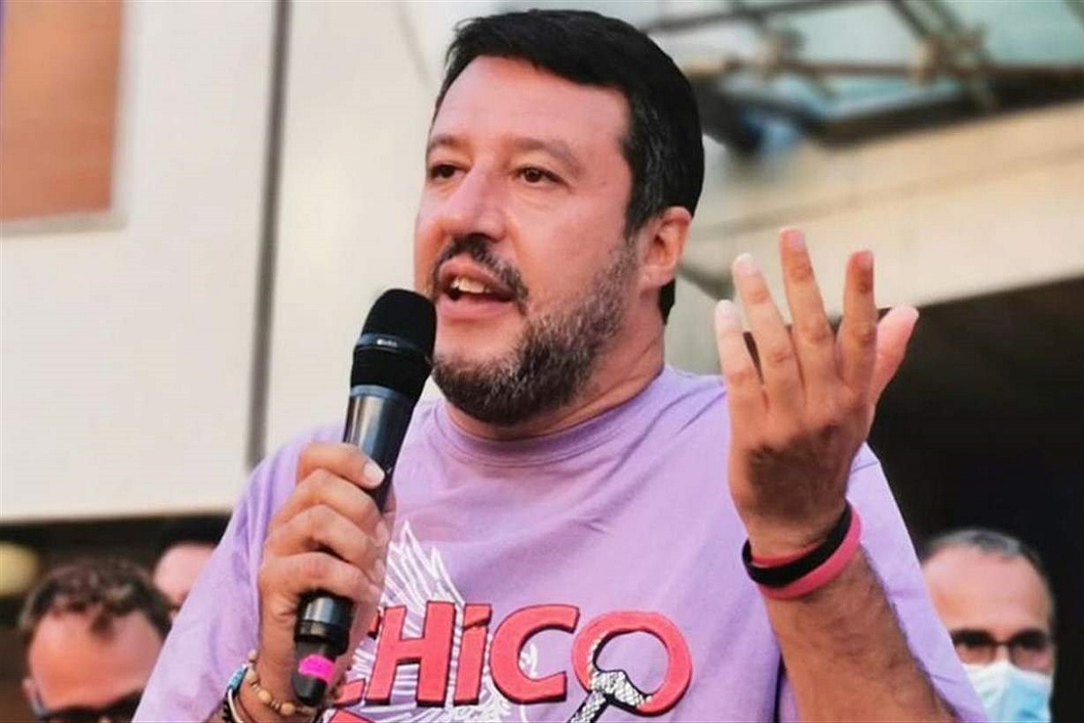 Matteo Salvini viene aggredito