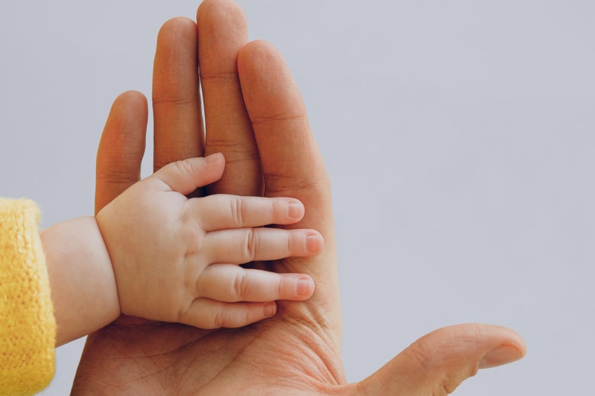 Neonata di 5 mesi ricoverata per una grave ferita alla testa: è in pericolo