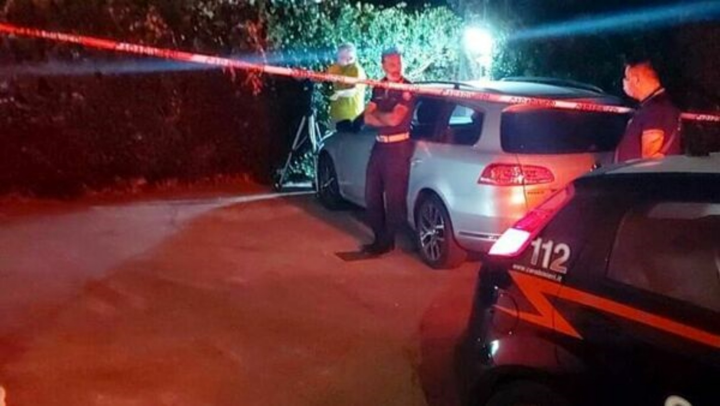 Neonata gettata nella siepe a Salerno: la madre trasferita in carcere