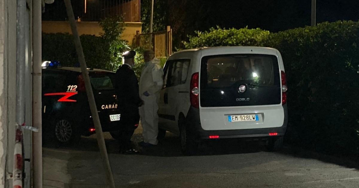 Roccapiemonte, trovato neonato morto in una siepe: aveva ancora il cordone ombelicale