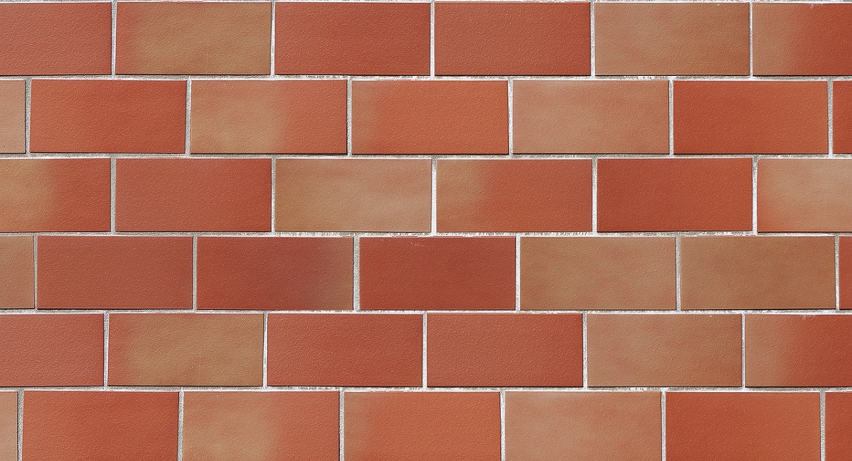 Come pulire le piastrelle in terracotta, trucchi e consigli per farle brillare