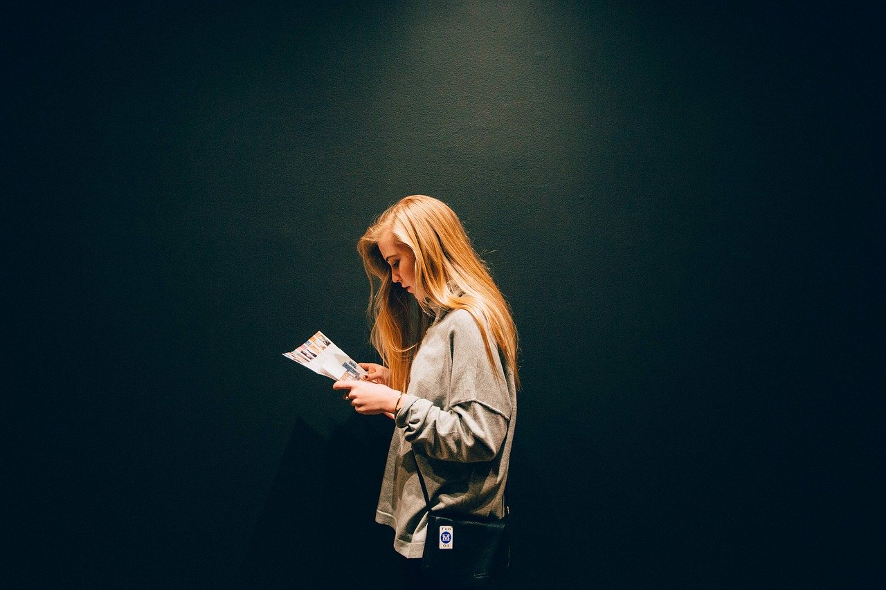 Ragazze elettriche, il libro distopico che fa focus sul potere femminile