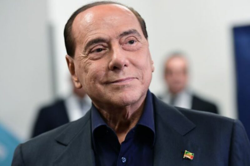 Silvio Berlusconi sta meglio, sarà dimesso oggi dal San Raffaele Bigodino