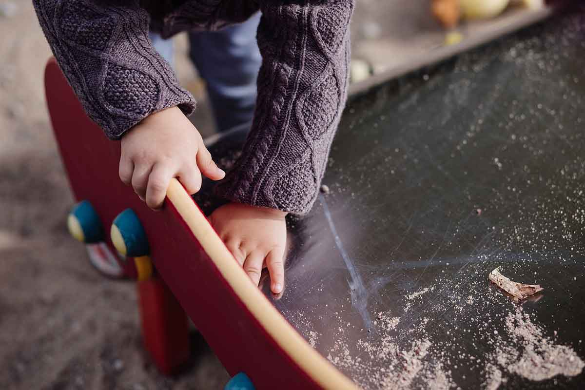 Bambino positivo in asilo