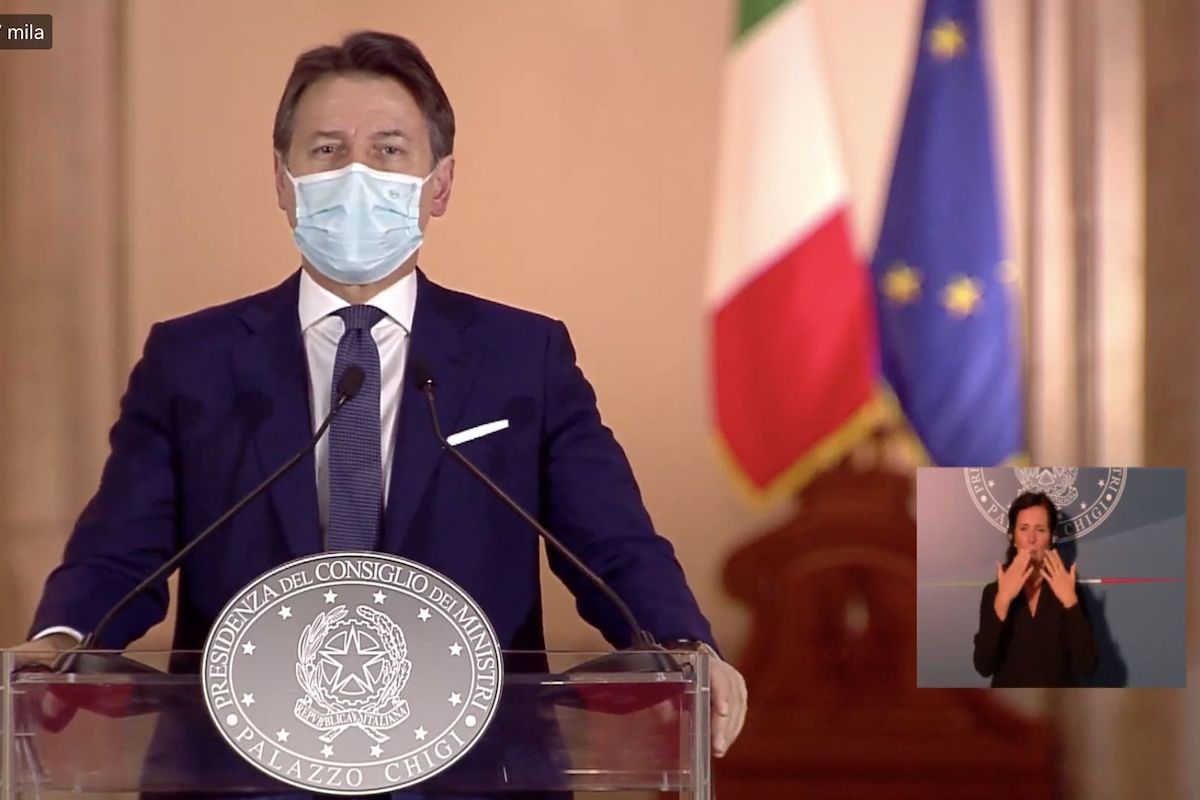 In conferenza Giuseppe Conte presenta il dpcm Covid