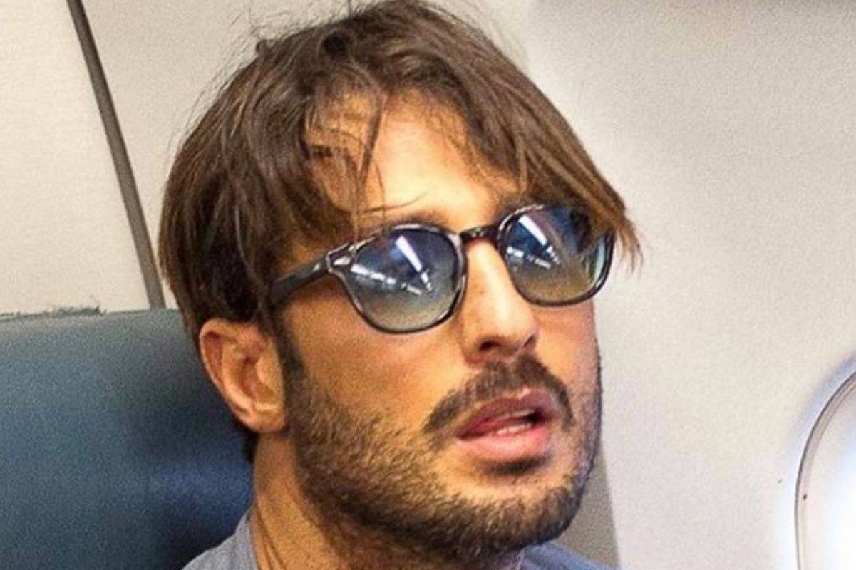 Fabrizio Corona con gli occhiali da sole