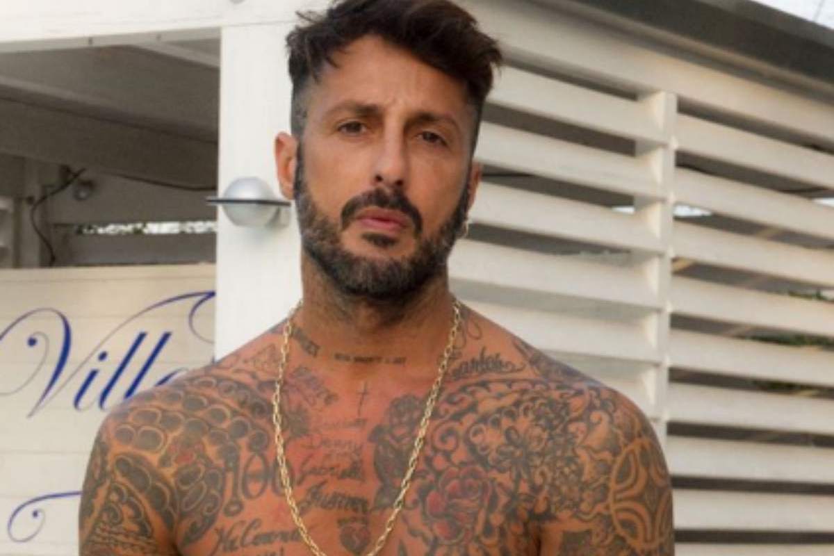 Fabrizio Corona senza la maglietta