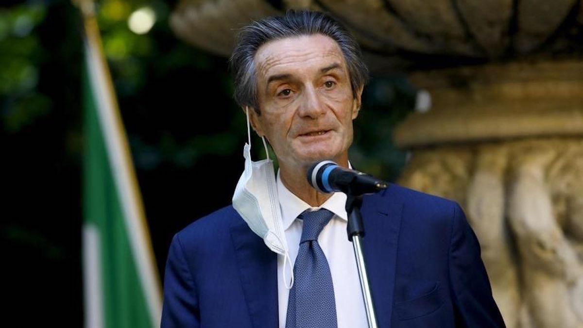 Lombardia, Attilio Fontana chiede maggiori restrizioni: scuole a distanza