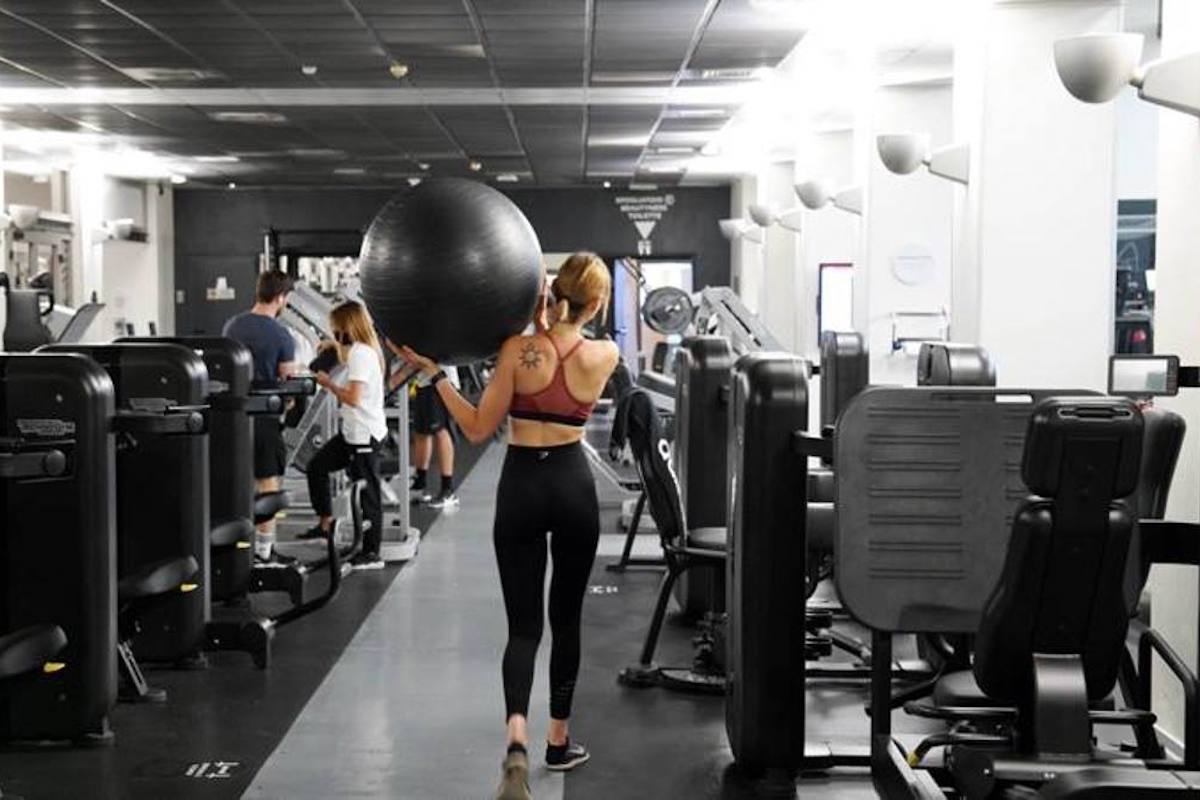 Giovane in palestra