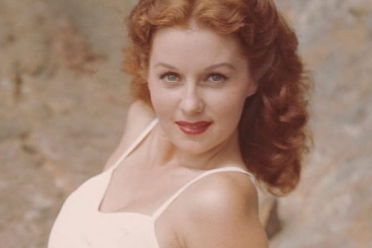 Rhonda Fleming di profilo