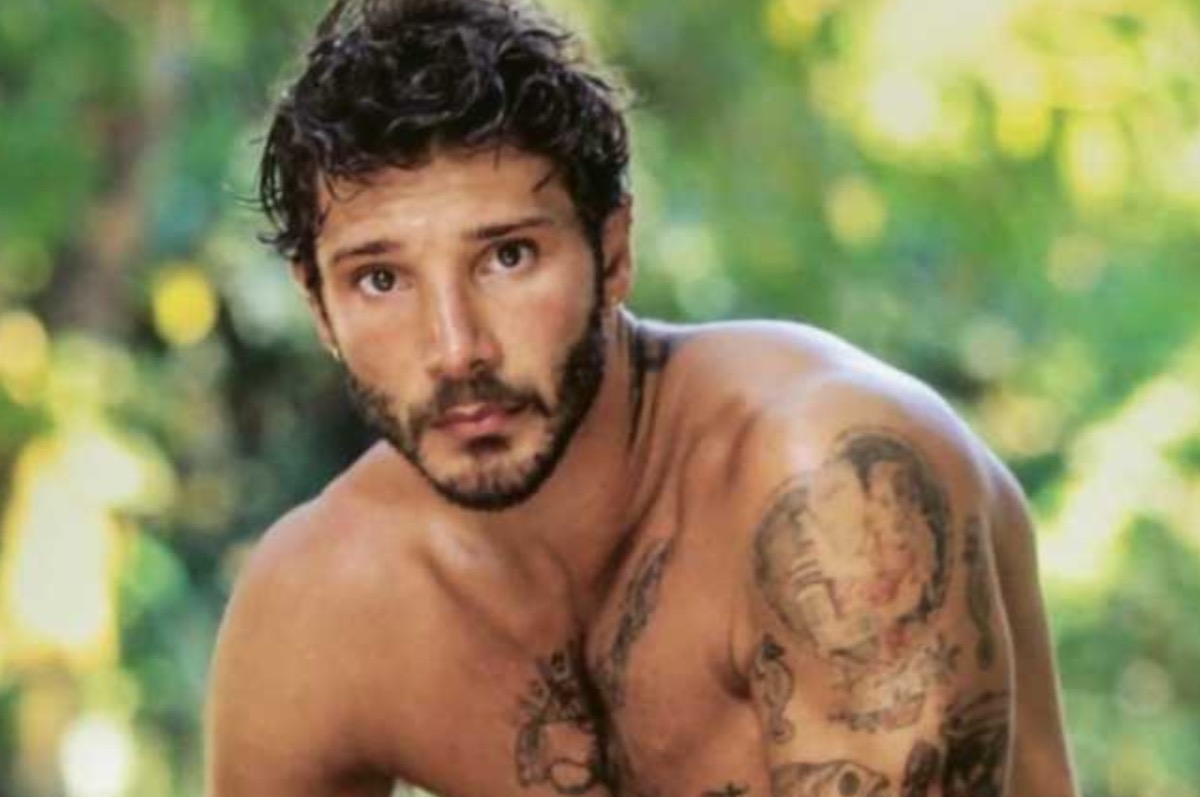 Stefano De Martino cambia drasticamente look ed è irriconoscibile: non lo aveva mai fatto prima