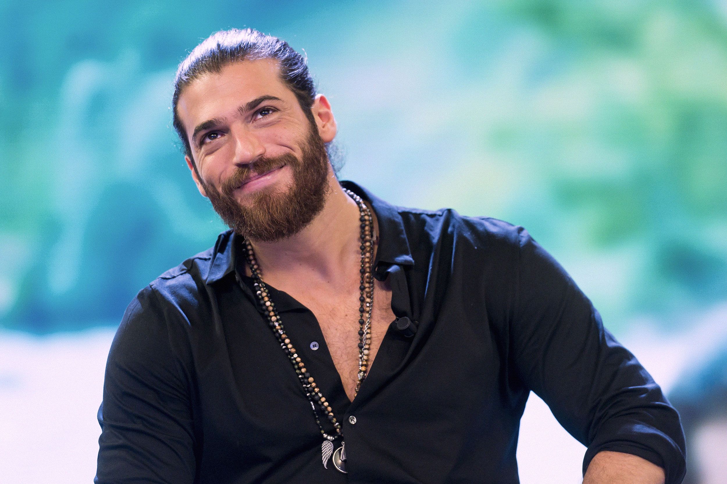 Can Yaman, parla produttore: “Periodo non felice”