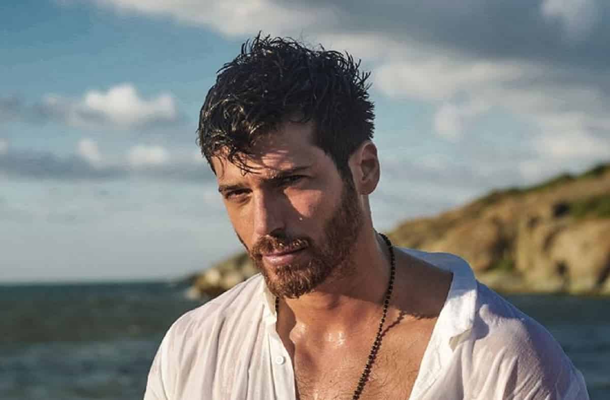 Can Yaman sensuale