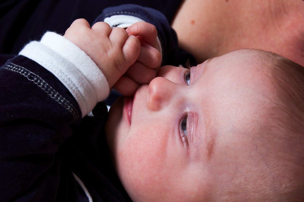 Come stimolare la cacca nel neonato