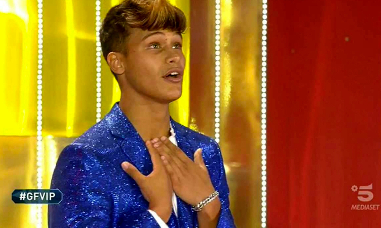 Denis Dosio: confessione sulla madre e scoppia a piangere