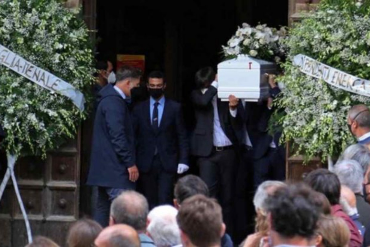 funerale bambino mamma