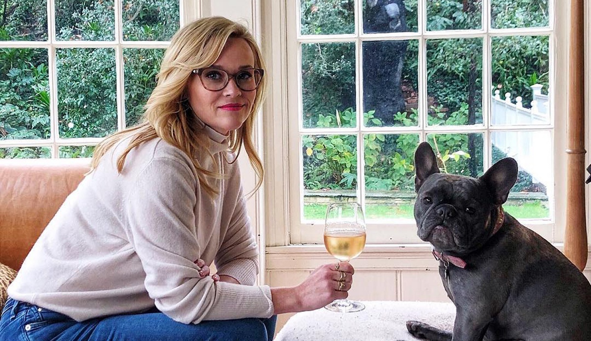 Reese Witherspoon dice addio a Pepper mentre la figlia adotta un altro cane