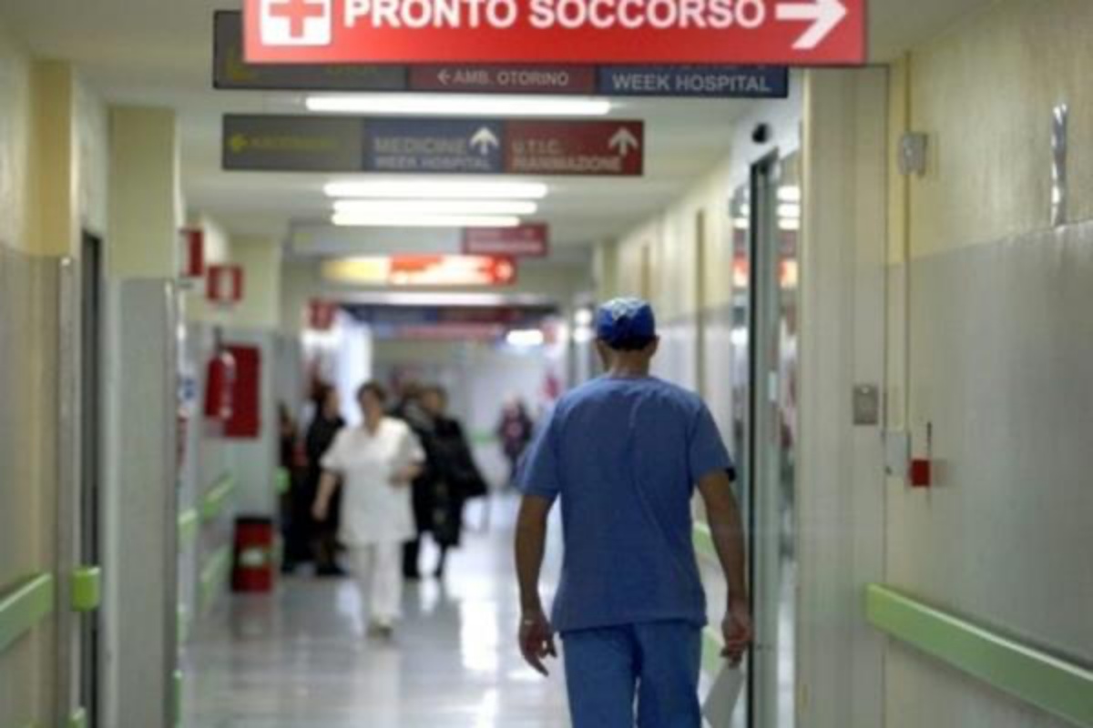 Roma, ragazza di 13 anni investita: è grave
