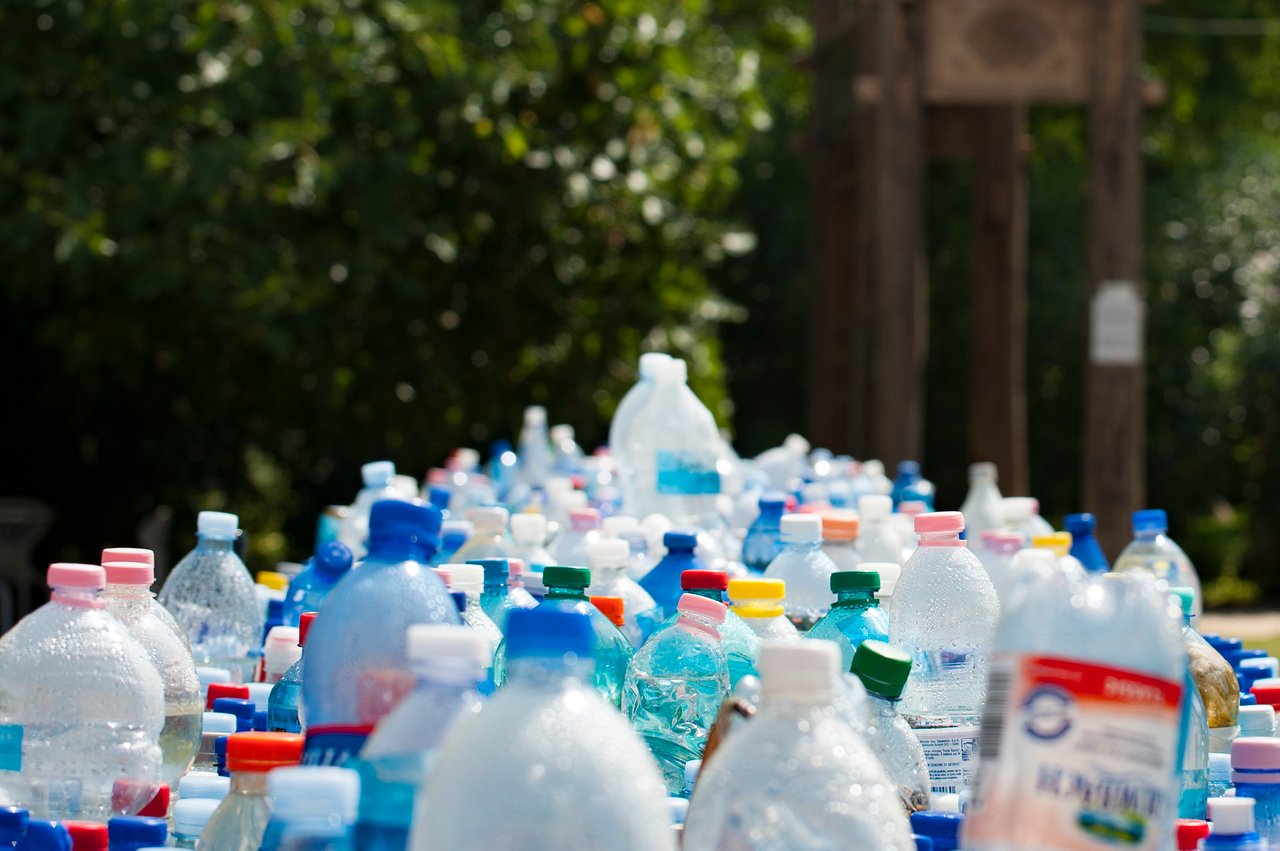 Ridurre l’uso della plastica: come farlo e vivere in modo molto più sostenibile