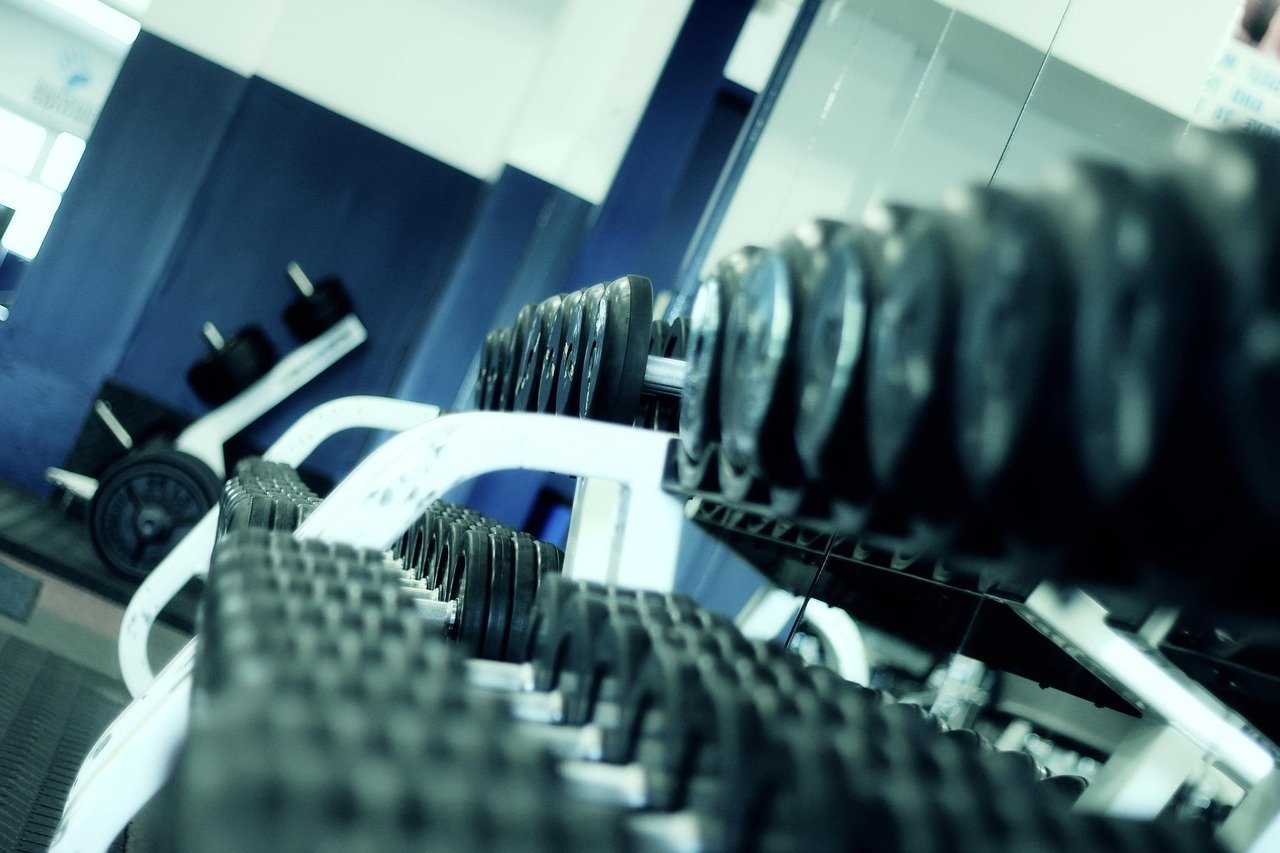 Attrezzi per allenarsi in palestra