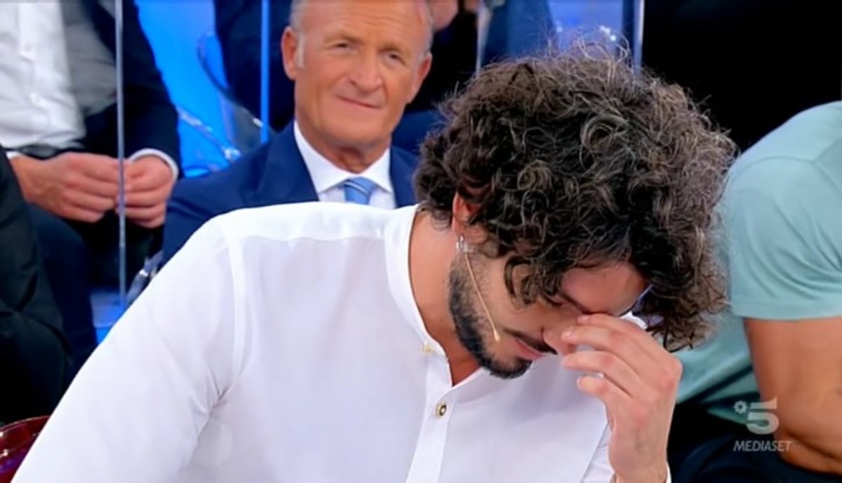 UeD: Gianluca De Matteis scoppia in lacrime al centro studio