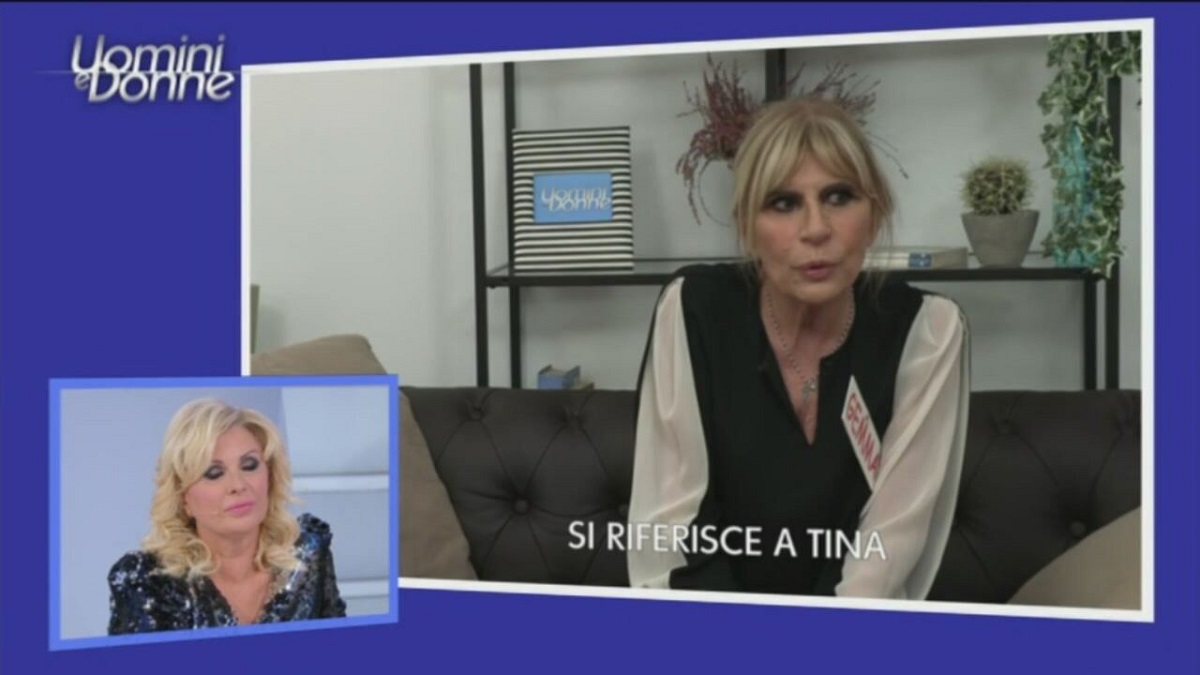 UeD Gemma e Tina si scontorno fuori allo studio